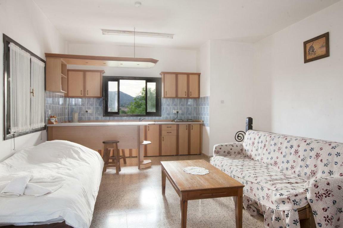 Balci Plaza Hotel And Balci Plaza Guest Bungalows Karpaz Peninsula Selenias Exterior photo